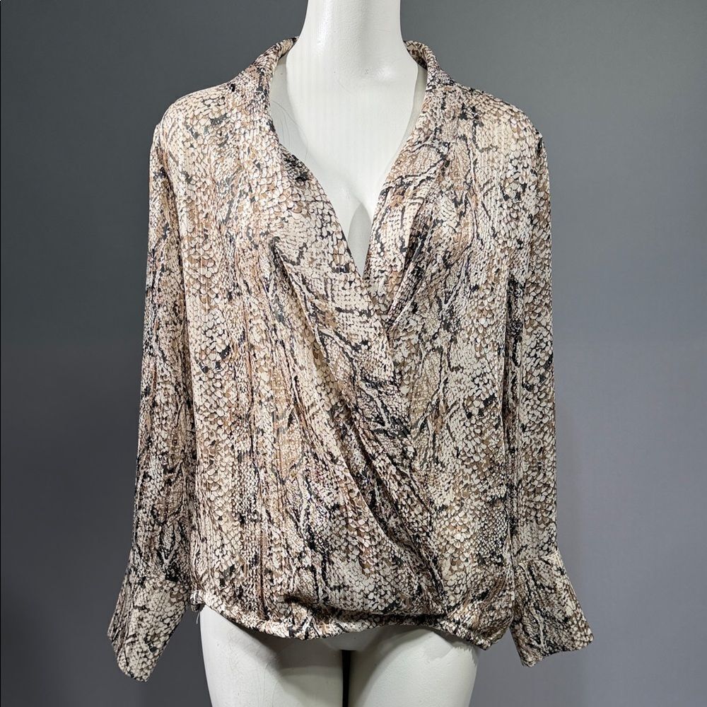 Gibson Latimer Beige Snake Print Blouse (rack11)